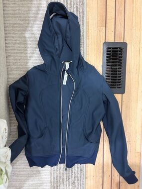 Lululemon scuba “glyde” water resistent